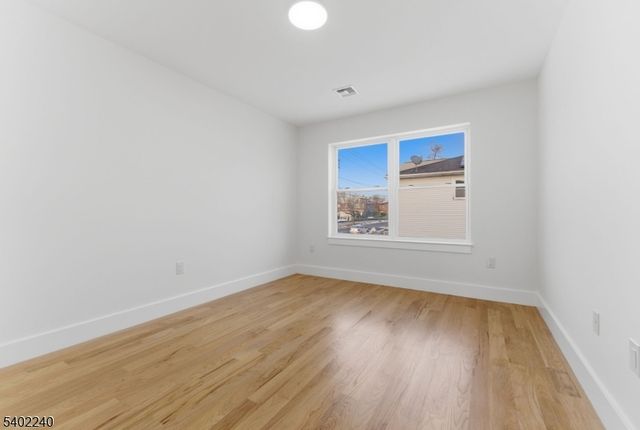 914 Bower St, Linden City, NJ 07036