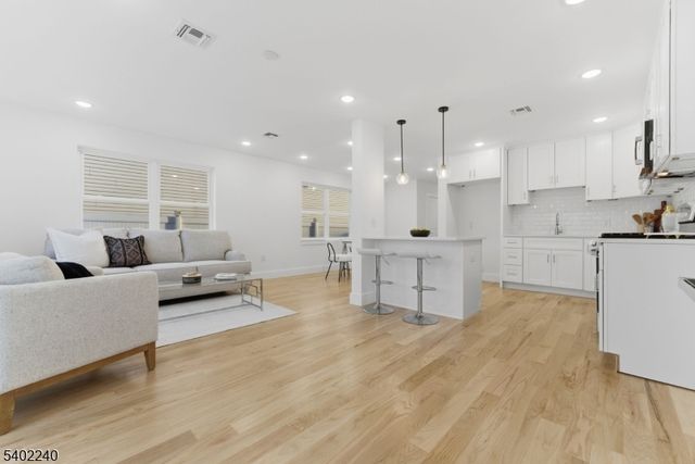 914 Bower St, Linden City, NJ 07036