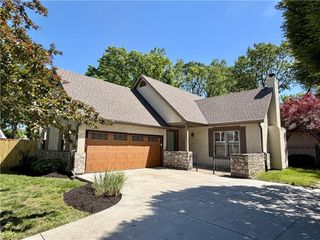 7507 El Monte Circle, Prairie Village, KS 66208