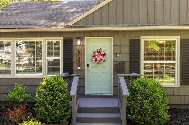 6739 Roe Avenue, Prairie Village, KS 66208