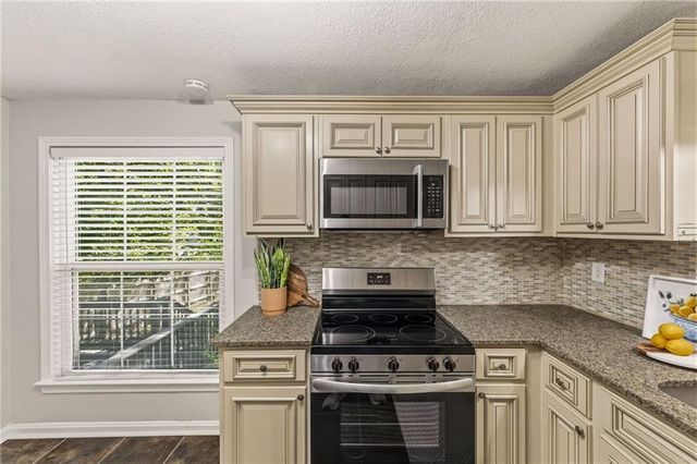 6739 Roe Avenue, Prairie Village, KS 66208