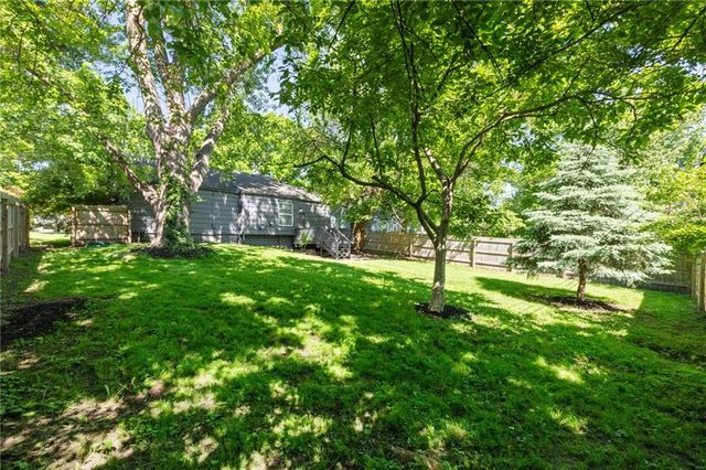 6739 Roe Avenue, Prairie Village, KS 66208