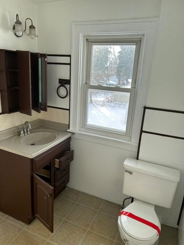 8944 William Street, Taylor, MI 48180