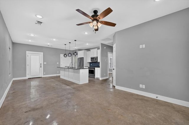 707 E Woodard Street, Denison, TX 75021