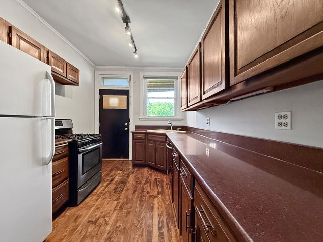 1716 W Estes Avenue 2E, Chicago, IL 60626