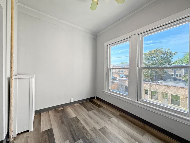 1716 W Estes Avenue 2E, Chicago, IL 60626