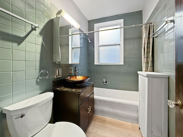 1716 W Estes Avenue 2E, Chicago, IL 60626