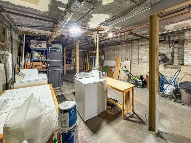 1716 W Estes Avenue 2E, Chicago, IL 60626