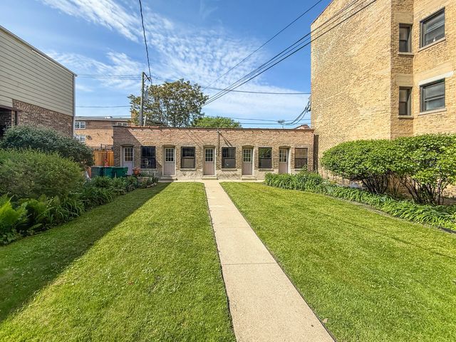 1716 W Estes Avenue 2E, Chicago, IL 60626