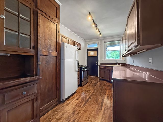 1716 W Estes Avenue 2E, Chicago, IL 60626
