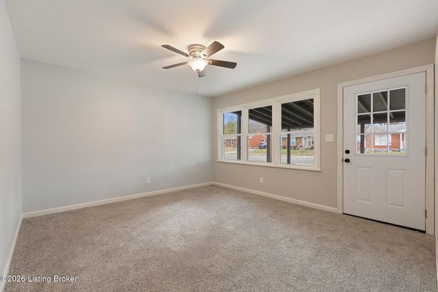 5707 Elmer Ln, Louisville, KY 40214