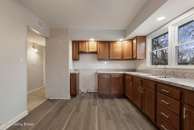 5707 Elmer Ln, Louisville, KY 40214