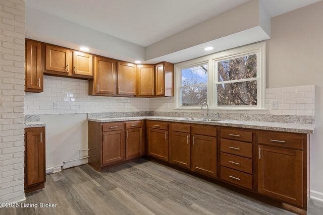 5707 Elmer Ln, Louisville, KY 40214