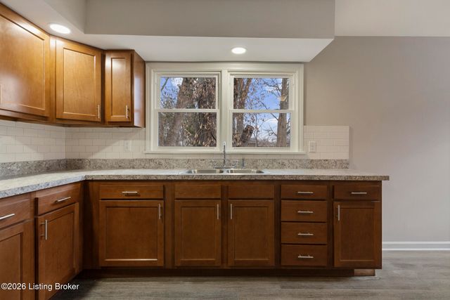 5707 Elmer Ln, Louisville, KY 40214