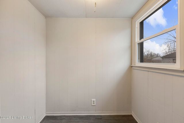 5707 Elmer Ln, Louisville, KY 40214