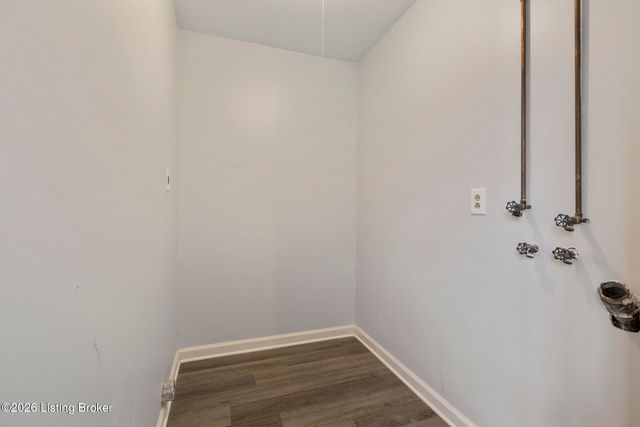 5707 Elmer Ln, Louisville, KY 40214