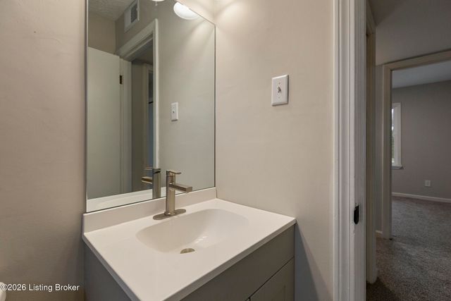 5707 Elmer Ln, Louisville, KY 40214