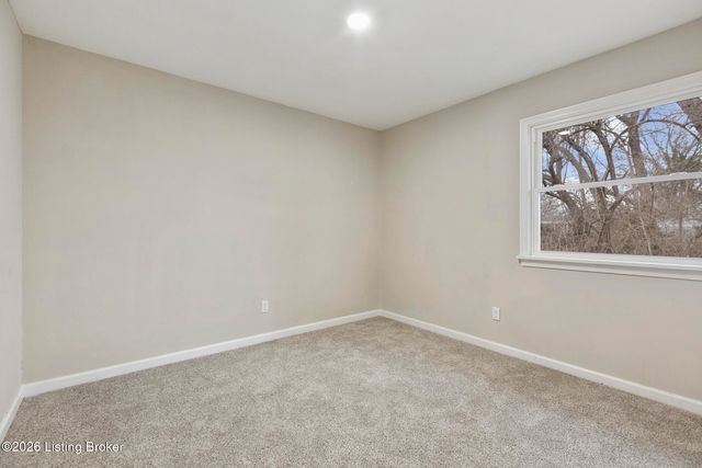 5707 Elmer Ln, Louisville, KY 40214