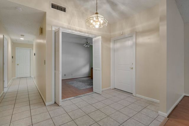 77 Ironwood Way N, Palm Beach Gardens, FL 33418