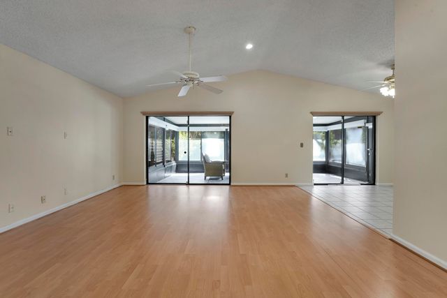 77 Ironwood Way N, Palm Beach Gardens, FL 33418