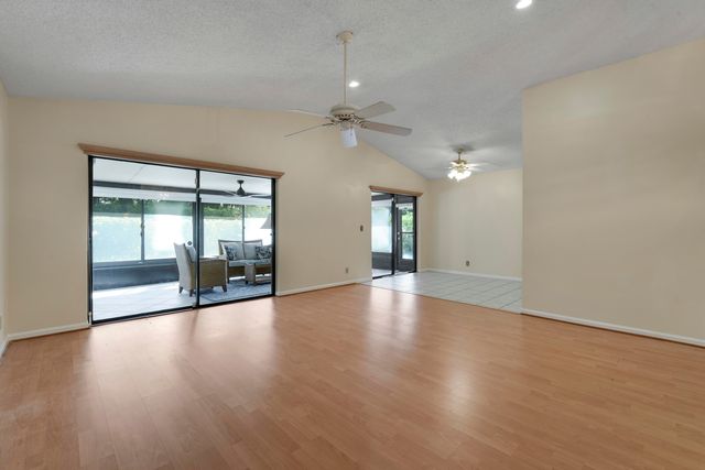 77 Ironwood Way N, Palm Beach Gardens, FL 33418