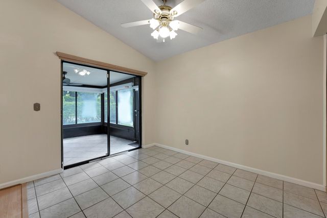 77 Ironwood Way N, Palm Beach Gardens, FL 33418