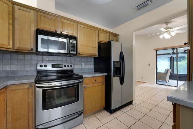 77 Ironwood Way N, Palm Beach Gardens, FL 33418