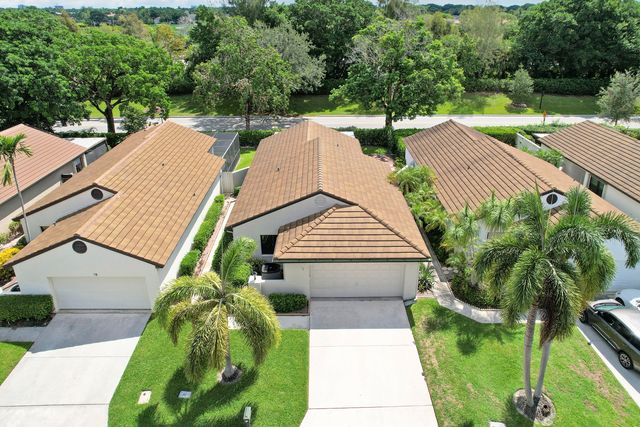 77 Ironwood Way N, Palm Beach Gardens, FL 33418