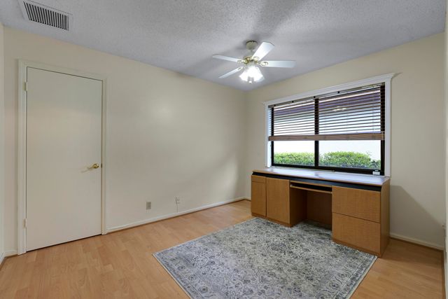 77 Ironwood Way N, Palm Beach Gardens, FL 33418