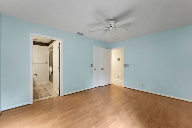 77 Ironwood Way N, Palm Beach Gardens, FL 33418