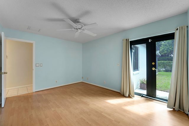 77 Ironwood Way N, Palm Beach Gardens, FL 33418
