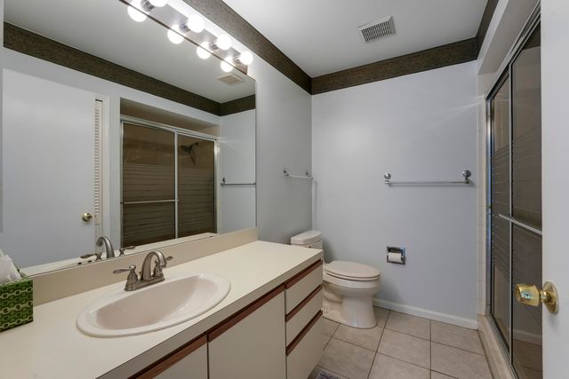77 Ironwood Way N, Palm Beach Gardens, FL 33418