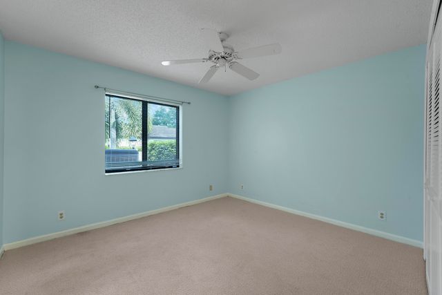 77 Ironwood Way N, Palm Beach Gardens, FL 33418