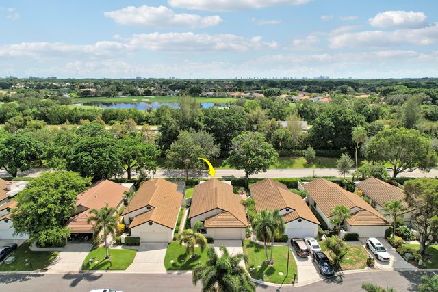 77 Ironwood Way N, Palm Beach Gardens, FL 33418
