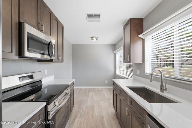 7656 Saint Andrews Boulevard Building 5, Weeki Wachee, FL 34613