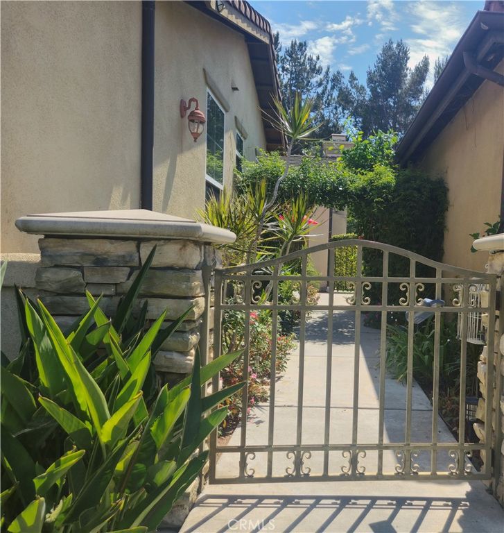 6 Saintsbury, Irvine, CA 92602 — exterior