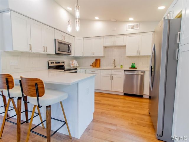 920 Volz Drive, Crestwood, MO 63126