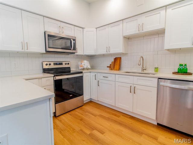 920 Volz Drive, Crestwood, MO 63126