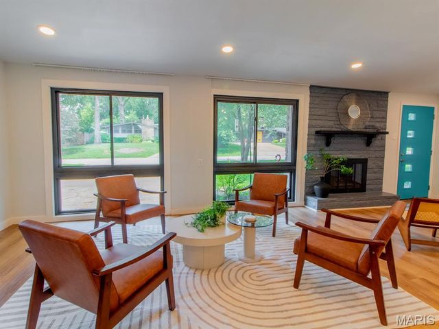 920 Volz Drive, Crestwood, MO 63126