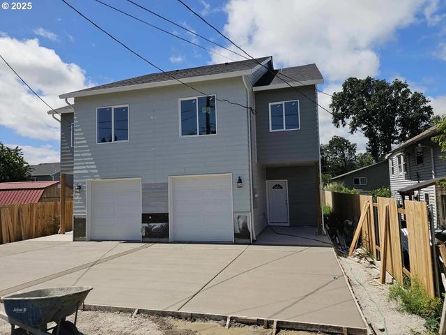 453 N 12th St, St Helens, OR 97051