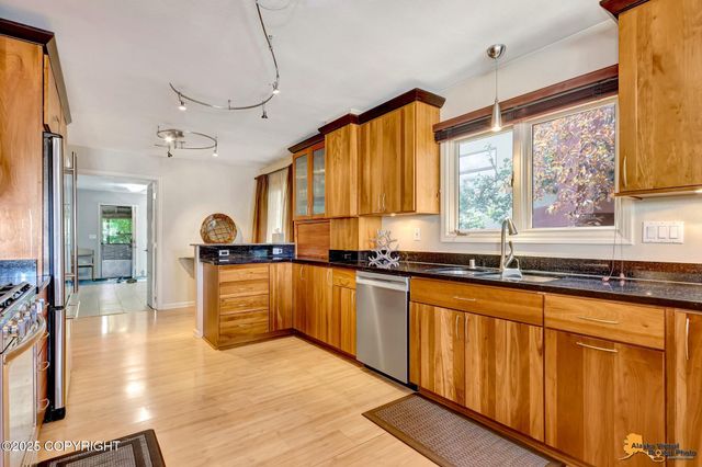 432 W 10th Avenue, Anchorage, AK 99501