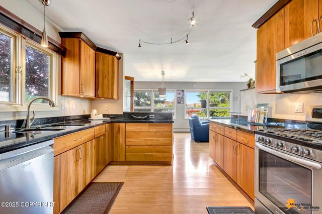 432 W 10th Avenue, Anchorage, AK 99501