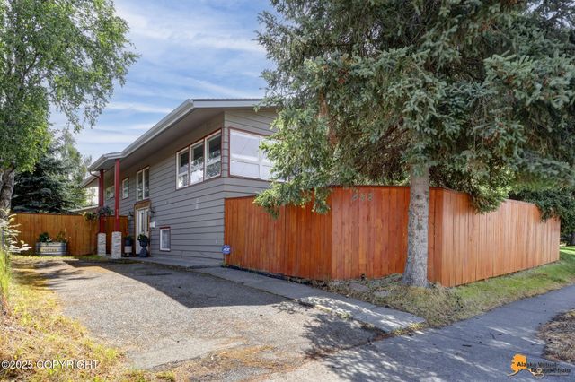 432 W 10th Avenue, Anchorage, AK 99501
