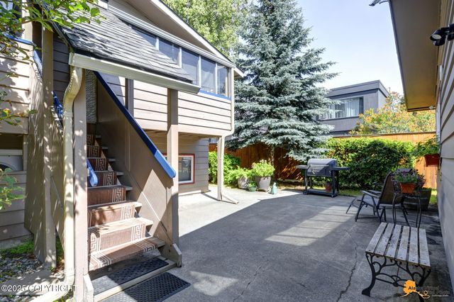 432 W 10th Avenue, Anchorage, AK 99501