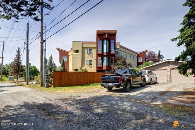 432 W 10th Avenue, Anchorage, AK 99501