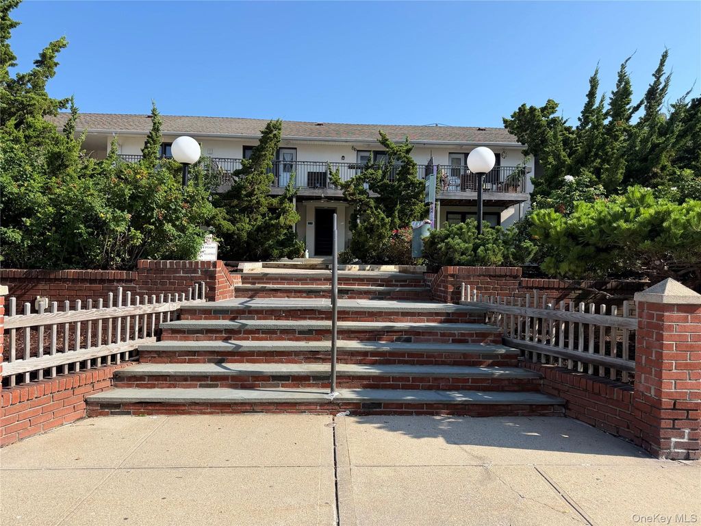 65 W Broadway 11B, Long Beach, NY 11561
