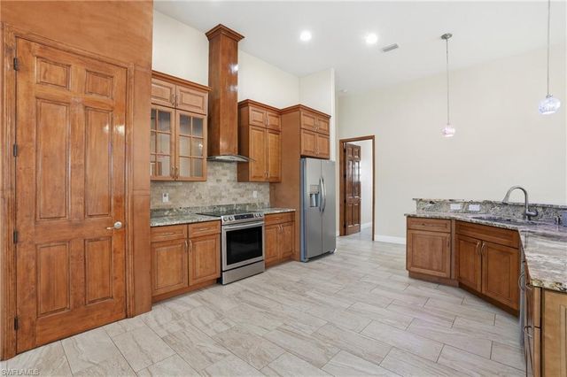 3816 NW 32nd PL, Cape Coral, FL 33993