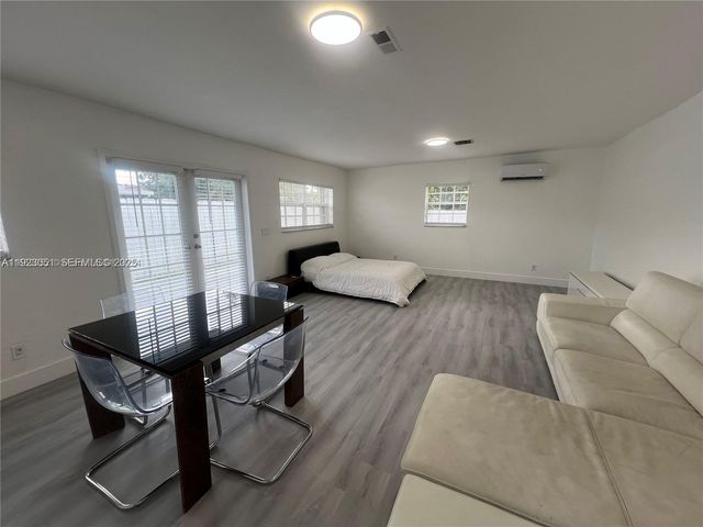 19122 NW 36th Ave B, Miami Gardens, FL 33056