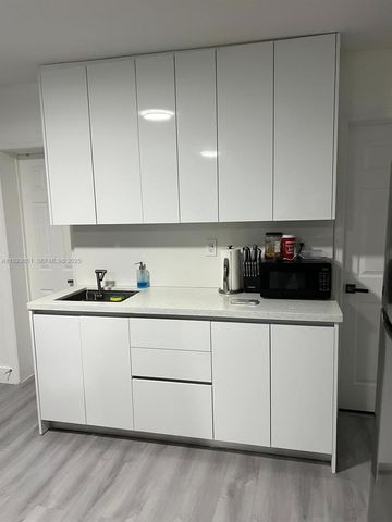 19122 NW 36th Ave B, Miami Gardens, FL 33056