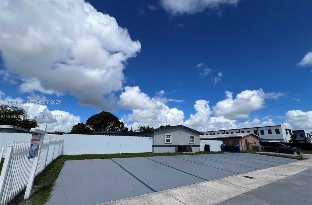 19122 NW 36th Ave B, Miami Gardens, FL 33056